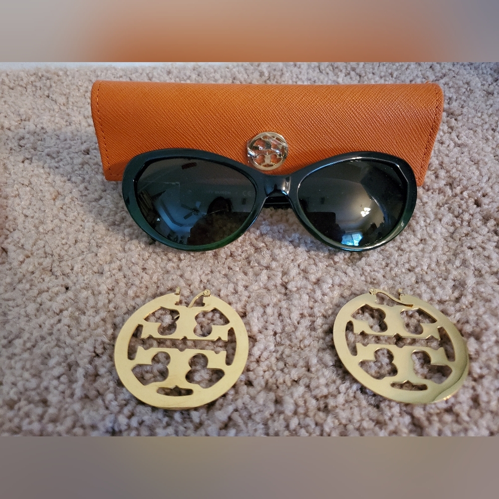 TORY BURCH Sunglasses, case & goldtone round hoop earrings set